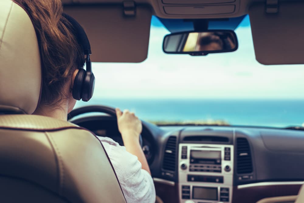 is-it-illegal-to-drive-with-headphones-in-florida